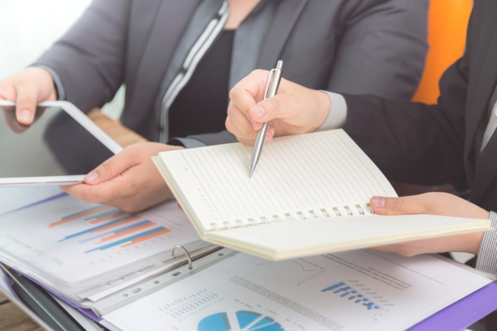 Analyse financière et planification d'investissements événementiels